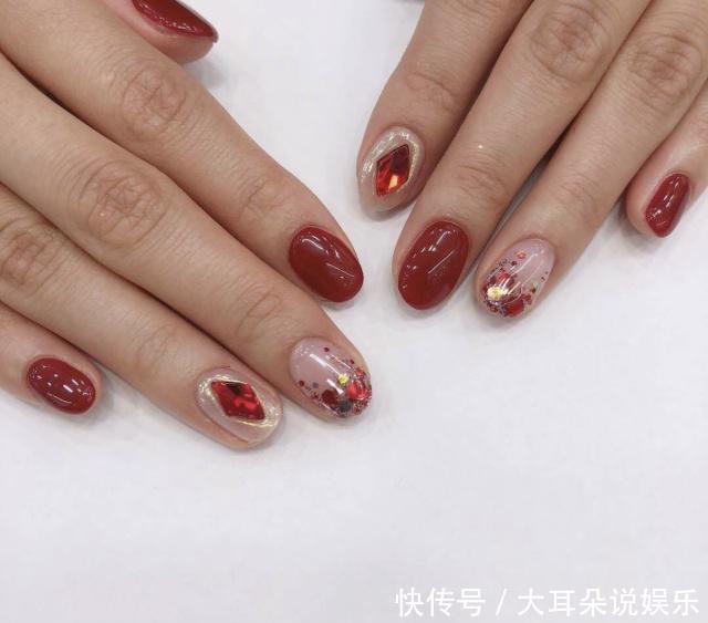 指尖|气质女神超爱的镶钻美甲,亮闪闪的奢华感,美出新高度