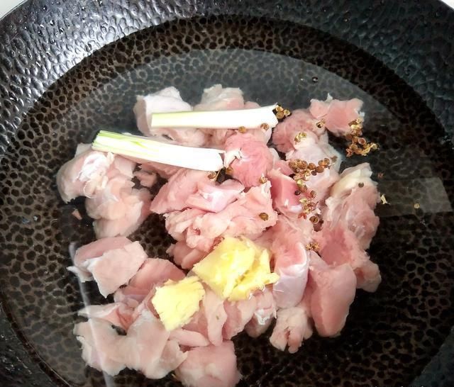 大厨|炖牛肉时,有人焯水有人直接炖,都不对,大厨:教你最好吃的做法