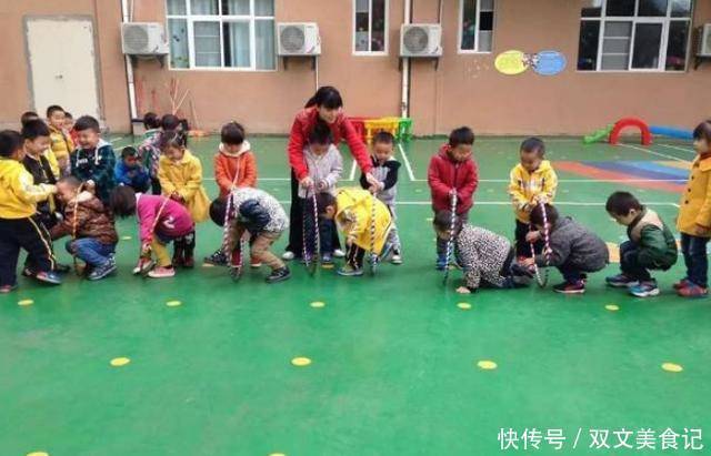 幼儿园“毕业照”火了，不比大学生差，网友：这么成熟有必要吗？