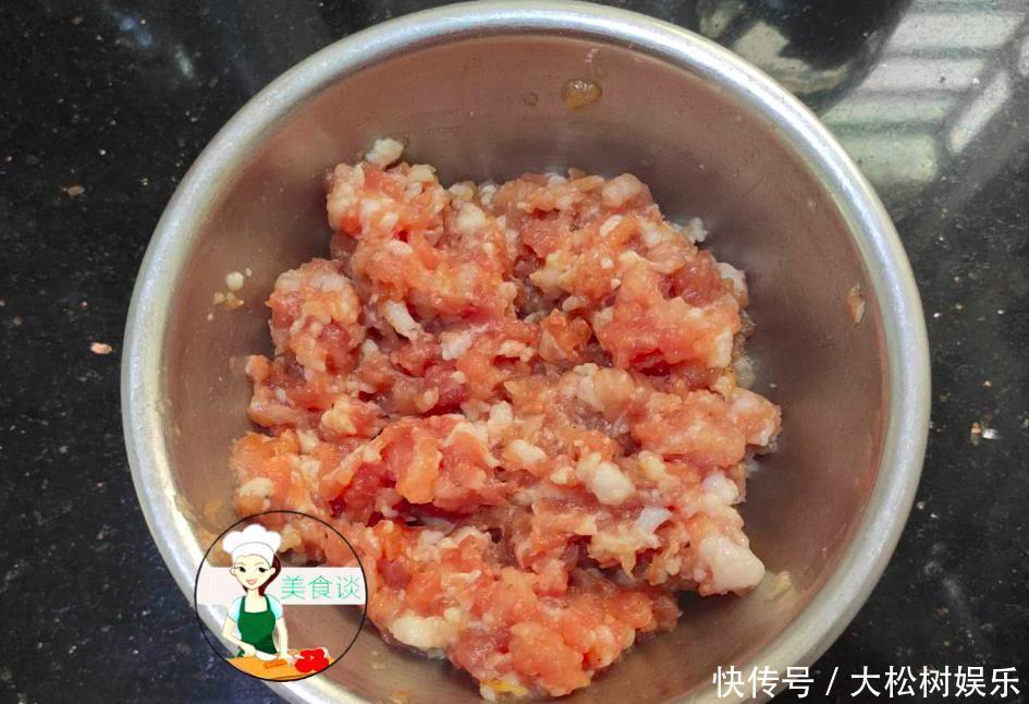 炒茄子时,切完别直接炒!多加1步骤,茄子香软不吸油,超级入味