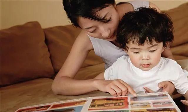 绘本馆|5岁就能抱着绘本自己读,这样的孩子怎么培养?总结的经验很有用