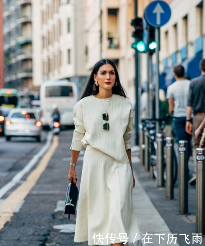 基础|不是基础款太廉价,而是你的搭配方式出了错,半身裙其实很养眼