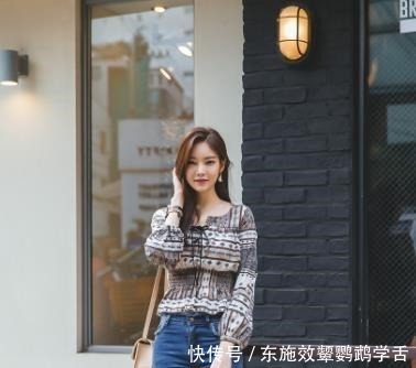 牛仔裤搭配雪纺衫,尽显小清新的视觉冲击,让你的美绽放新的色彩!