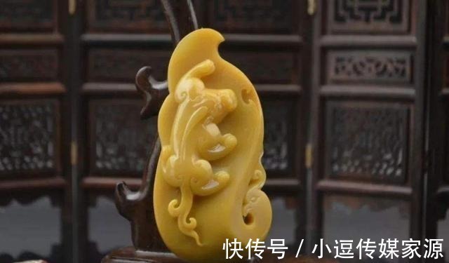 和田玉#因改名身价“暴涨”的玉石,被炒到1000万,如今摆地摊没人要