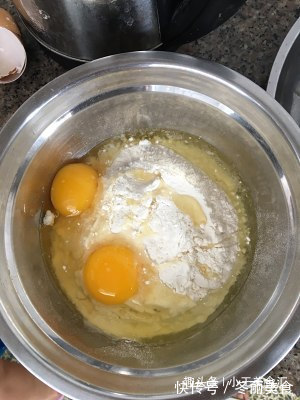 茄子别再红烧了,不蒸也不炒,一次五个不够吃,全家都叫好