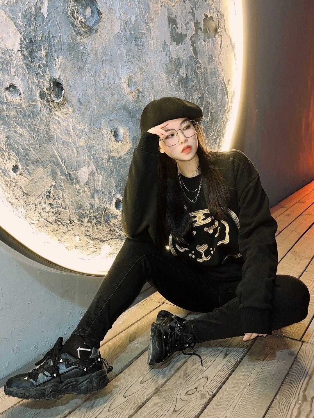 鎏金 今年流行“烫金元素”,个性时髦又有气场,普通人也能穿出高级感