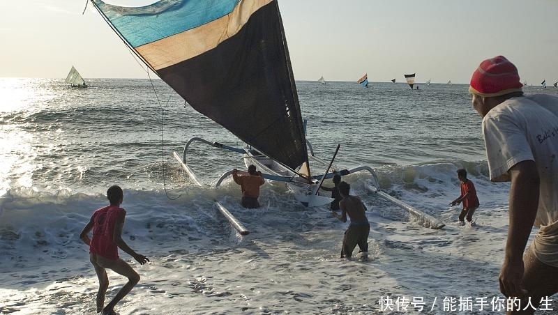 同事|同事都要保持距离，同行更不要说