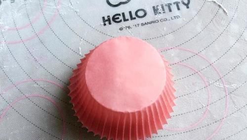 今天又做了甜品,免烤箱免打发,冰冰凉凉的,比奶油蛋糕还好吃