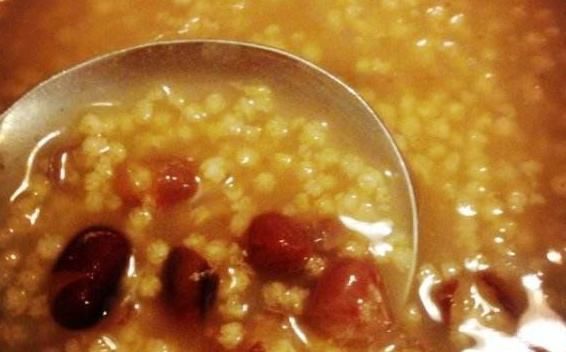 红小豆|红豆与此物熬粥喝,雀斑少了,气血足了,子宫越来越健康