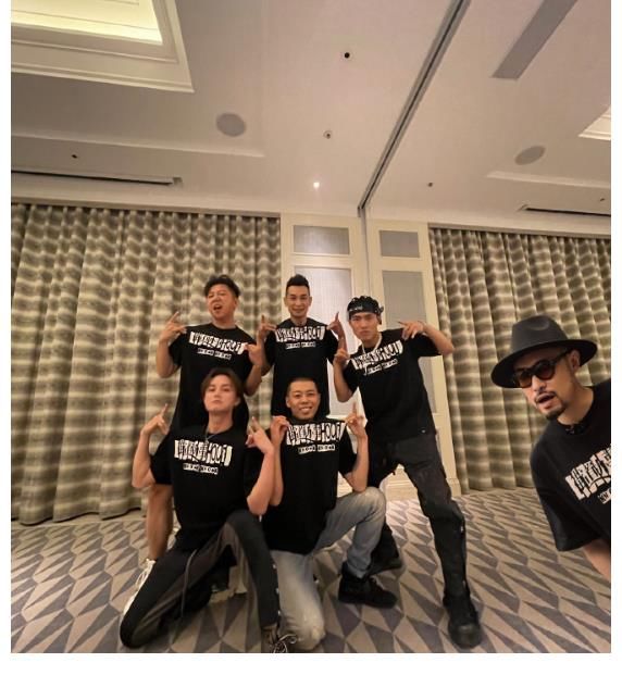 《披哥》庆功宴路透出炉！赵文卓团队搞怪合体，戚薇也惊喜现身了