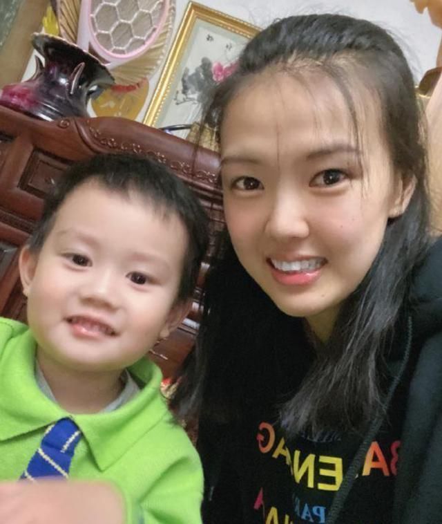 李杨|星三代！张常宁侄子长大了，年仅4岁身高出众，不打排球打篮球？
