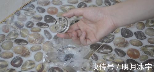 下水道口放一个气球,作用真强大,解决家家户户的一个烦恼,超实用