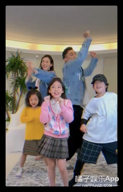 还记得《爸爸去哪儿》的小泡芙吗？长大后的她也是甜妹？