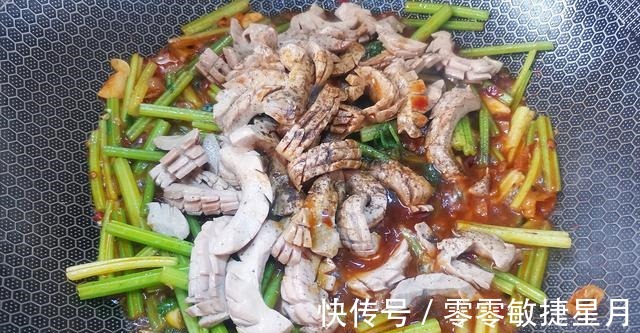 芹菜|处理好的猪腰花，加点芹菜一起炒，又香又入味，一点不膻气！