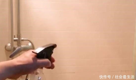 白醋和花露水兑在一起,用途真厉害,解决了很多人的困扰,真实用!