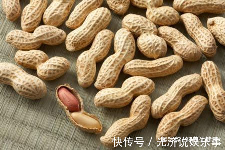 成骨细胞|花生是骨质疏松的发物?医生:不想骨头成蜂窝,3种食物尽量远离