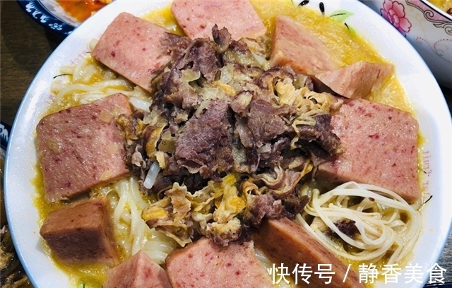 爸妈来城里小住，特意下厨做一桌菜，发朋友圈，亲戚：来蹭饭了！