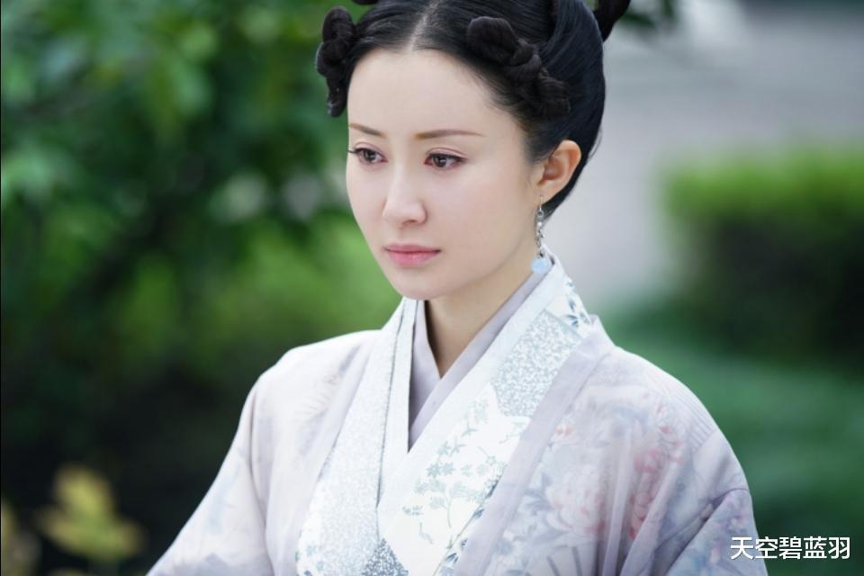 服饰@观汉服发展始终汉服热思潮兴起,实则体现了中国人的文化自信