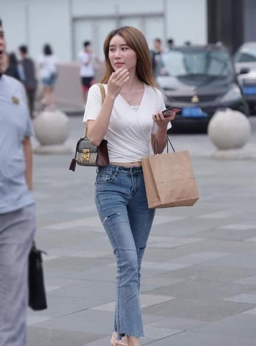 高跟鞋|时尚的紧身牛仔裤,气质又显腿长,随心所欲尝试不同风格