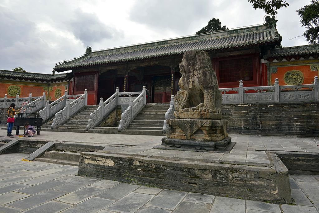  建筑群|中国目前保存完好的明朝宫殿式寺院建筑群，有百年发展历史