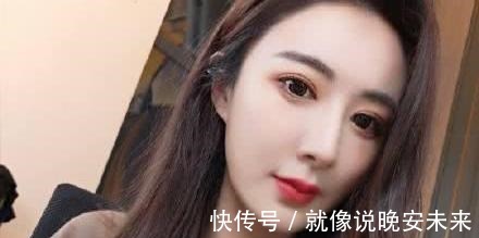 带货女王 薇娅懒人伞一晚走红，37度出门不怕晒，网友防晒霜可以扔了！