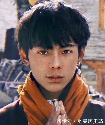 白襯衫|黃曉明現(xiàn)身《中餐廳》,穿白襯衫真是帥氣,龔俊將開始錄制