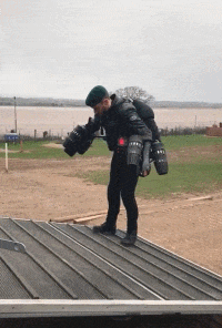 |搞笑GIF:只要一聚会,公司女同事全变了