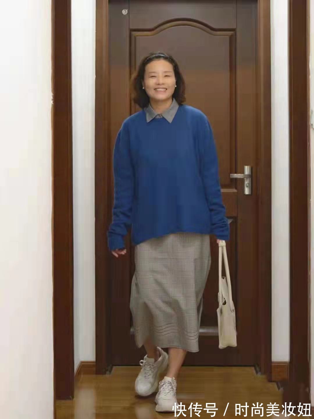 西部牛仔|60岁的女人,上衣+半身裙怎么搭才时髦?教你4组百搭公式,美又嫩