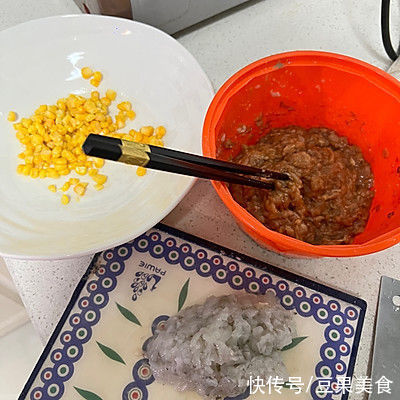 这么好吃的锅贴 虾仁鸡肉馅的做法，现在知道还不晚