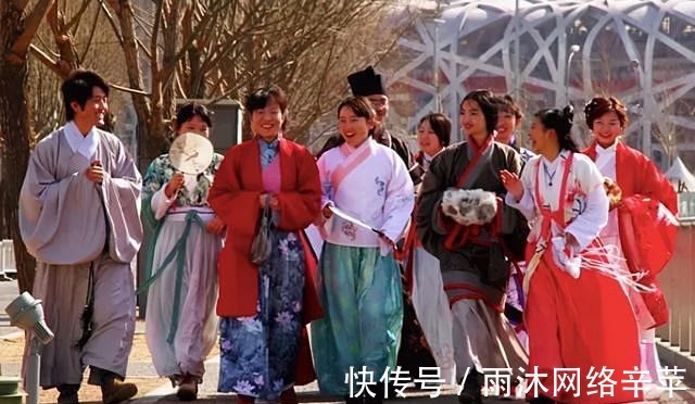 瑟瑟发抖|为什么大家反感汉服圈？你看看梁宏达对此的解释，一针见血