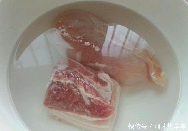 大厨|解冻肉别拿清水泡了，大厨教你一招，10分钟就能化开，特省事
