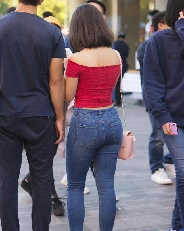 打底裤 紧身的打底裤只有自信的小姐姐才敢穿,让你美成焦点,魅力过人!