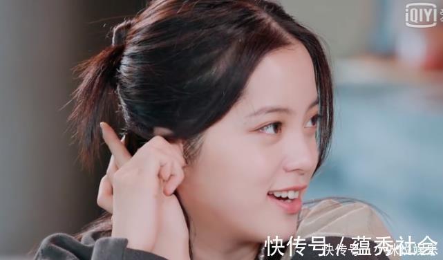 刘雨昕“连环挑眉”绝技丞丞看呆,欧阳娜娜不服输注意她做了啥