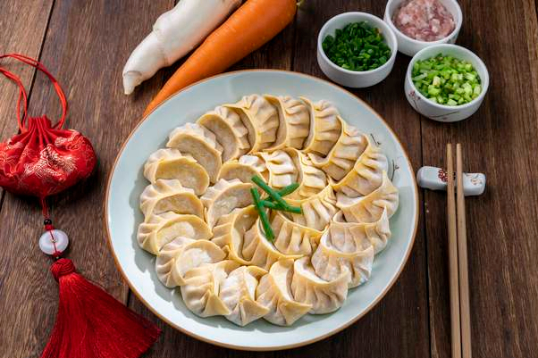 萝卜做馅,下锅焯水还是用盐杀水都不对,教你一招,鲜香不出水