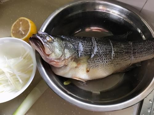  腥味|蒸鱼时，锅里加水就错了！大厨教你正确做法，鱼肉鲜嫩无腥味