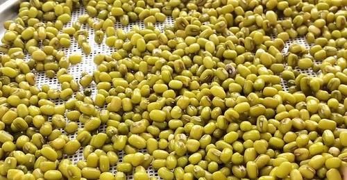 白糖|夏天多吃绿豆，教你一个做法，加2个鸡蛋进去，出锅香甜又暄软