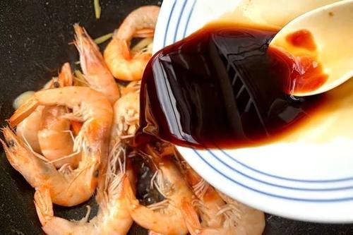 好吃到连虾壳都不放过的油焖大虾！10分钟轻松搞定，酱香浓郁 ，上桌秒光