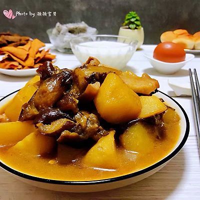 土豆茄子炖五花肉