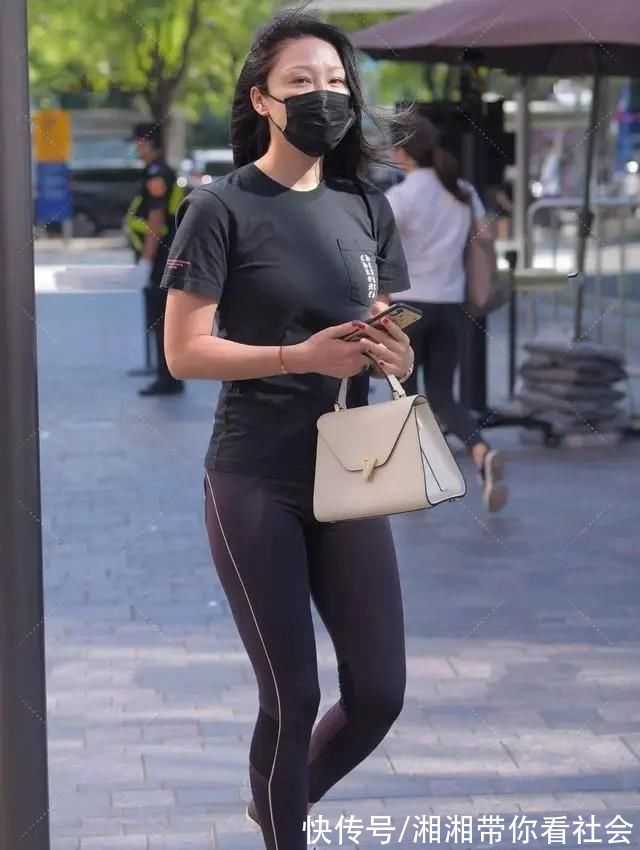 针织裤 身材不够高挑就选择高腰线的打底裤,才能造型美感进阶,衬托气质