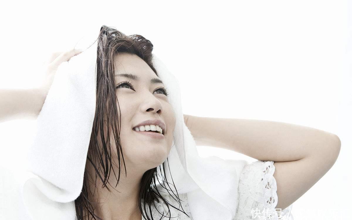 造型品 烫发后每天怎么打理?冷烫湿发造型,热烫干发造型,发型更有型