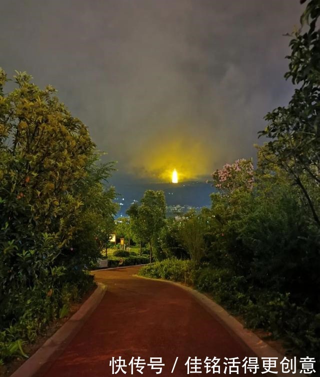 佛塔|雨夜远眺南郭寺佛塔，虽无南山晚钟却隐隐透着盛唐诗意