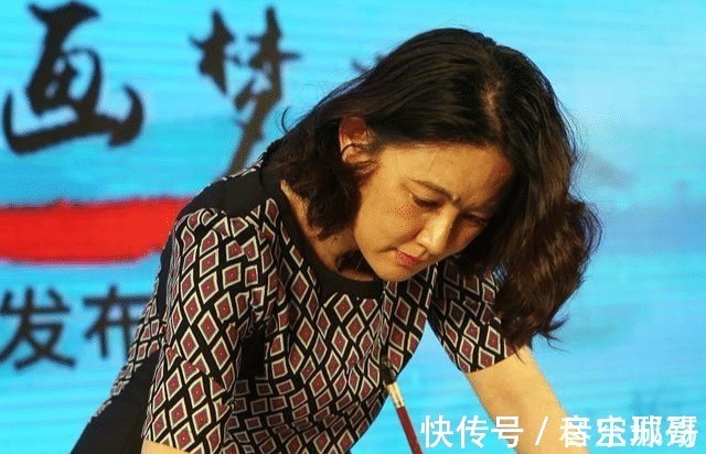 齐白石&齐白石最小孙女才貌双绝,画作落款却备受争议,网友你能咋的