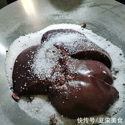 青花椒|这样做盐焗猪肝，比饭店做的好吃百倍，做法超简单