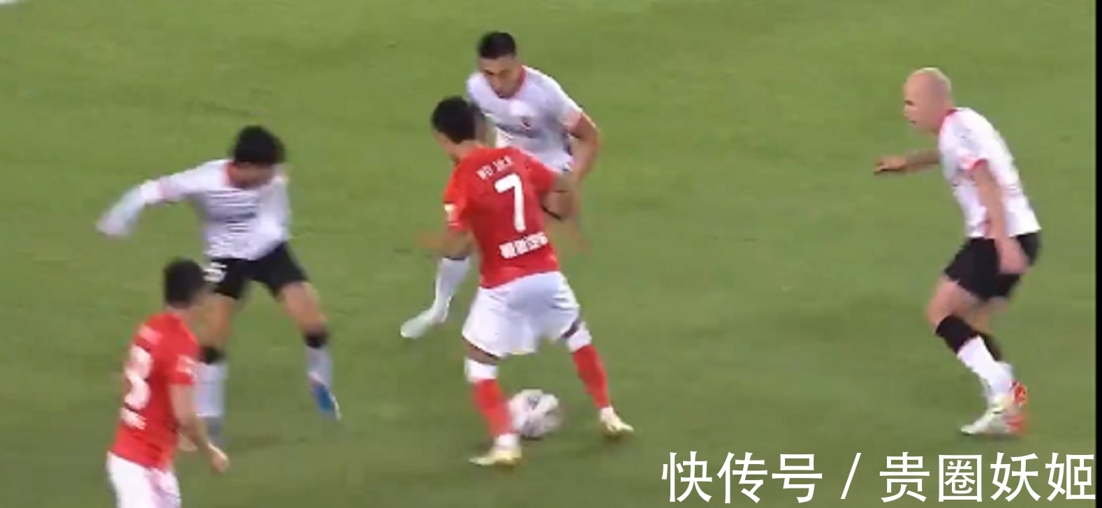 下半场|踩单车1v3过人!韦世豪再现经典神作,全华班让海港三外援没脾气