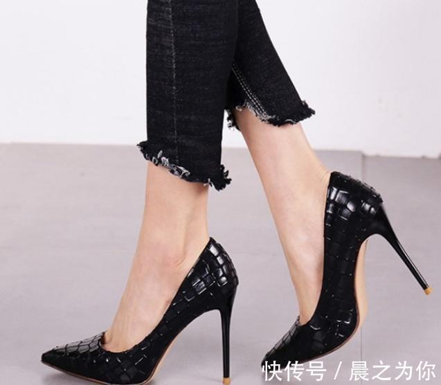 女人 尖头细跟鞋,设计低调轻奢,更具女人魅力!