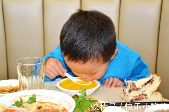 生长激素|4种常见的饮食习惯，正“偷走”孩子的身高，很多家长却毫不知情