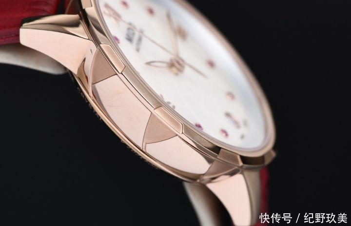 公价|美不胜收!全新花淅系列“复古红”女表公价8,400元现货在售