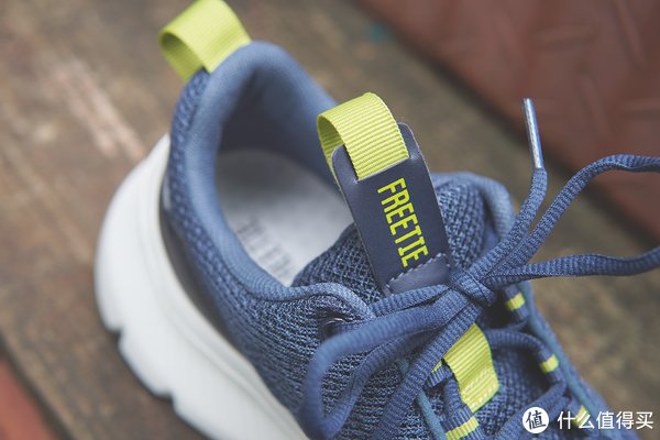 鞋底|跑起来不用太贵的装备，初跑者的入门选择——FREETIE城市轻跑鞋2