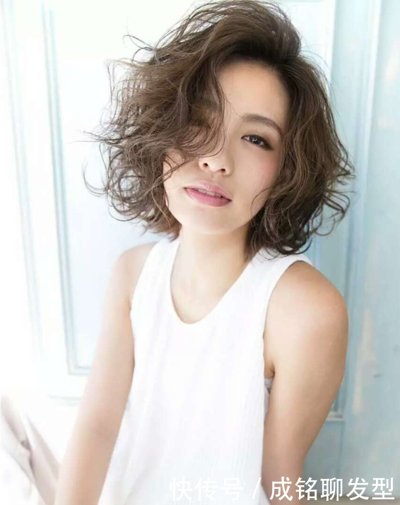 五十岁女人要避开三款发型，第一款显老，第二款显胖，第三款显黑