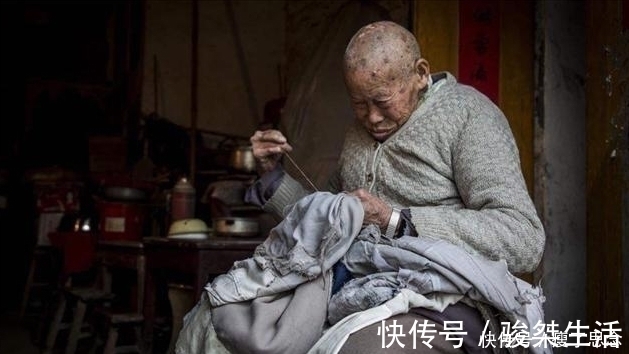 释觉定@隐居深山的老僧:潜心向佛,63年不吃油盐,一件衲衣穿43年